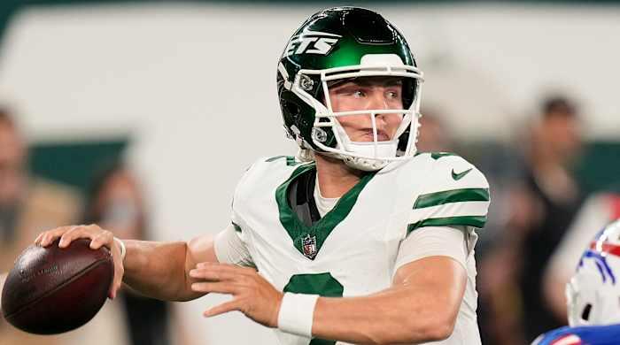 Zach Wilson passes during Week 1 game against Bills